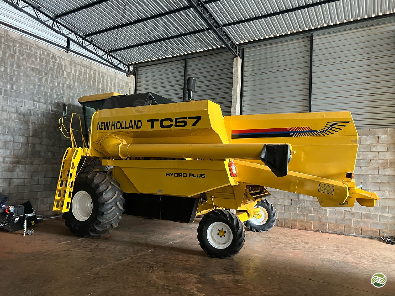 COLHEITADEIRA NEW HOLLAND TC 57 Comal Comércio de Máquinas Agrícolas PRIMEIRO DE MAIO PARANÁ PR